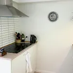 펜션 Authentic Summer House Near Oster Hurup Hadsund