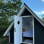 Authentic Summer House Near Oster Hurup *