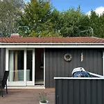 Authentic Summer House Near Oster Hurup 펜션 *