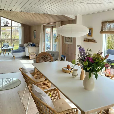 Authentic Summer House Near Oster Hurup