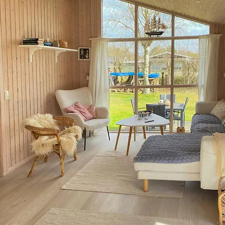 Authentic Summer House Near Oster Hurup *
